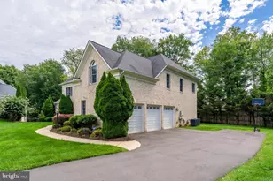 9395 Wolf Trap Creek Ct, Great Falls, VA 22066 - Photo 4