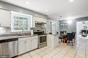 11151 Conestoga Ct, Oakton, VA 22124 - Photo 12
