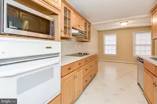 1860 Golf View Ct, Reston, VA 20190 - Photo 6