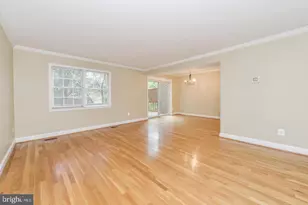 1860 Golf View Ct, Reston, VA 20190 - Photo 12