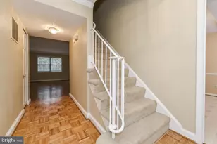 1860 Golf View Ct, Reston, VA 20190 - Photo 4