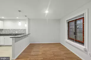 9743 Kings Crown Ct, Fairfax, VA 22031 - Photo 4