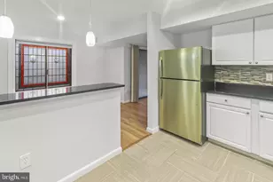 9743 Kings Crown Ct, Fairfax, VA 22031 - Photo 6