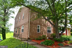 9926 Lakepointe Ct, Burke, VA 22015 - Photo 1