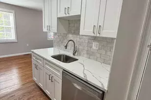 9926 Lakepointe Ct, Burke, VA 22015 - Photo 6