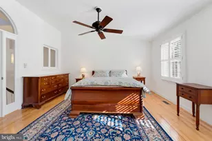 8020 Merry Oaks Ct, Vienna, VA 22182 - Photo 10