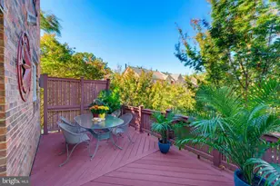 8020 Merry Oaks Ct, Vienna, VA 22182 - Photo 32