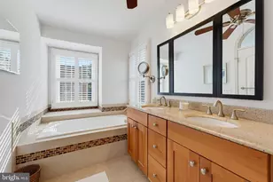 8020 Merry Oaks Ct, Vienna, VA 22182 - Photo 12