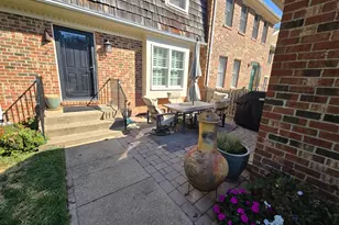 2922 Oakborough Square, Oakton, VA 22124 - Photo 4