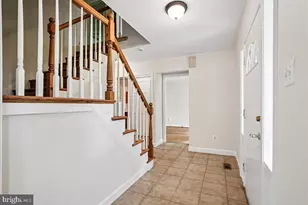 3215 Amberley Ln, Fairfax, VA 22031 - Photo 2