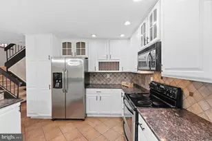 7818 Mulberry Bottom Ln, Springfield, VA 22153 - Photo 8