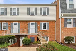 6152 Strasburg Dr, Centreville, VA 20121 - Photo 2