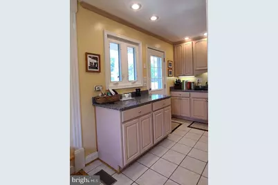 7126 Sanford Court, Annandale, VA 22003 - Photo 8