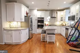 8742 Talbott Farm Dr, Alexandria, VA 22309 - Photo 2