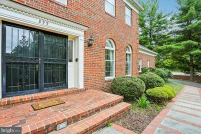899 Linganore Drive, McLean, VA 22102 - Photo 2