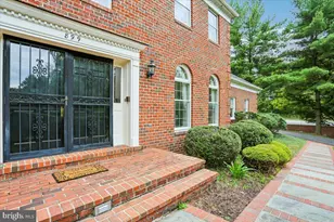 899 Linganore Dr, McLean, VA 22102 - Photo 2