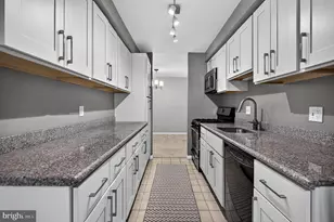 11252 Chestnut Grove Square, Reston, VA 20190 - Photo 14