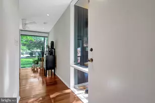 2412 Brentwood Pl, Alexandria, VA 22306 - Photo 4