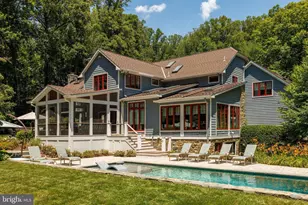 927 Hickory Run Ln, Great Falls, VA 22066 - Photo 2
