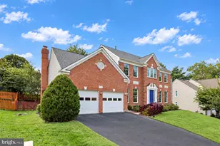 7912 Bracksford Ct, Fairfax Station, VA 22039 - Photo 4