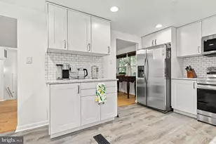 10008 Chestnut Wood Ln, Burke, VA 22015 - Photo 16