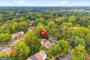 10008 Chestnut Wood Ln, Burke, VA 22015 - Photo 2