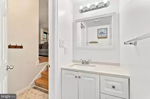 10008 Chestnut Wood Ln, Burke, VA 22015 - Photo 10