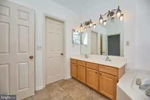 11485 Carriage Ct, Fairfax, VA 22030 - Photo 20