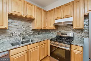 11485 Carriage Ct, Fairfax, VA 22030 - Photo 10