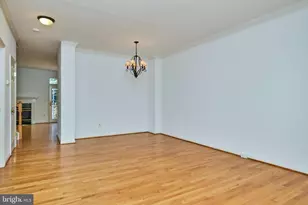 11485 Carriage Ct, Fairfax, VA 22030 - Photo 8