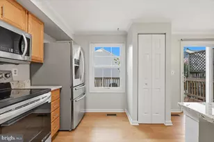 5718 Croatan Ct, Centreville, VA 20120 - Photo 14