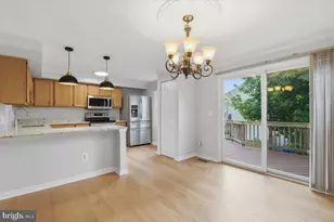 5718 Croatan Ct, Centreville, VA 20120 - Photo 10