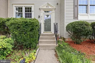 5718 Croatan Ct, Centreville, VA 20120 - Photo 4