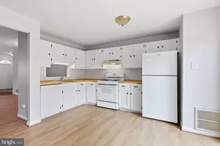 8013 Dayspring Ct, Springfield, VA 22153 - Photo 12