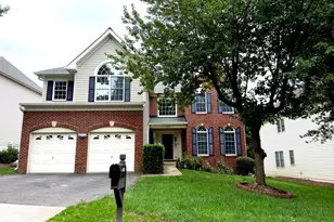 13353 Horsepen Woods Ln, Herndon, VA 20171 - Photo 2