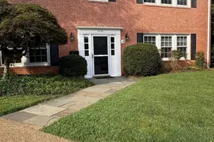 1040 Warbler, McLean, VA 22101 - Photo 2