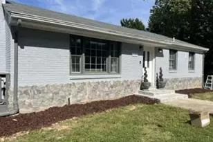 11104 Beach Mill Rd, Great Falls, VA 22066 - Photo 2