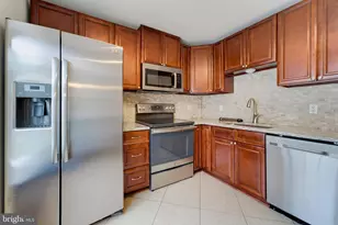 10305 Bridgetown Pl, Burke, VA 22015 - Photo 12