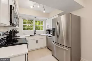12010 Golf Ridge Ct, Fairfax, VA 22033 - Photo 16