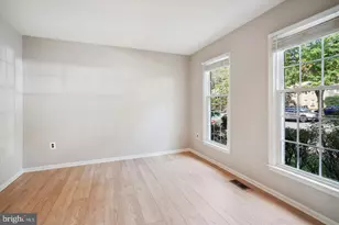 8021 Bethelen Woods Ln, Springfield, VA 22153 - Photo 6