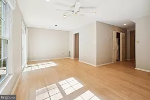 8021 Bethelen Woods Ln, Springfield, VA 22153 - Photo 12