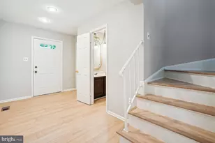8021 Bethelen Woods Ln, Springfield, VA 22153 - Photo 4