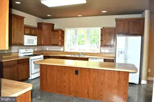 9018 Igoe St, Lorton, VA 22079 - Photo 6