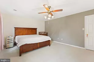 8000 Sandburg Ct, Dunn Loring, VA 22027 - Photo 6