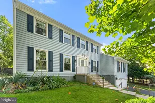 8000 Sandburg Ct, Dunn Loring, VA 22027 - Photo 2