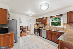 8000 Sandburg Ct, Dunn Loring, VA 22027 - Photo 22