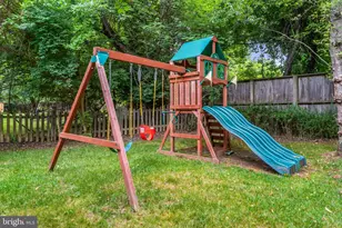 8000 Sandburg Ct, Dunn Loring, VA 22027 - Photo 12