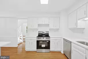 10851 Oak Green Ct, Burke, VA 22015 - Photo 10