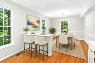 10851 Oak Green Ct, Burke, VA 22015 - Photo 14