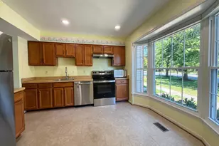 5406 New London Park Dr, Fairfax, VA 22032 - Photo 2